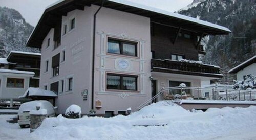 Gästehaus Martha, Book Hotel Hoteller i Tyrol med parkering, Parkering