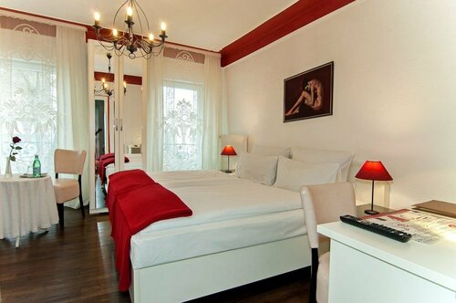 Pension Garni Brunnenhof, Prenota Hotel Schwandorf Alto Palatinato