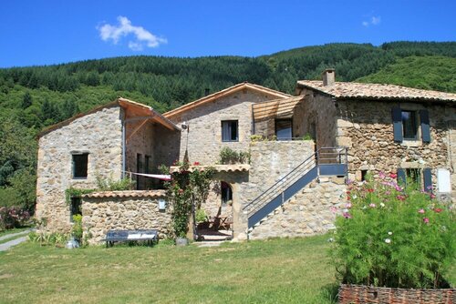 La Demeure Des Maitres, Book Pension Hoteller i Rhône-Alps med parkering, Parkering