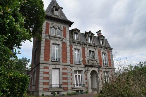 Domaine des 1000 Navettes, Забронировать Отель Отели Конде-сюр-Нуаро с парковкой, рядом с Le Royal Cinema, Парковка