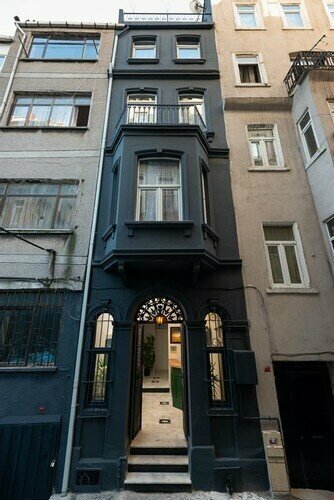 Aram Kerasi Rooms, Забронировать Апарт-отель Бейоглу Стамбул, рядом с Ashkenazi Synagogue of Istanbul
