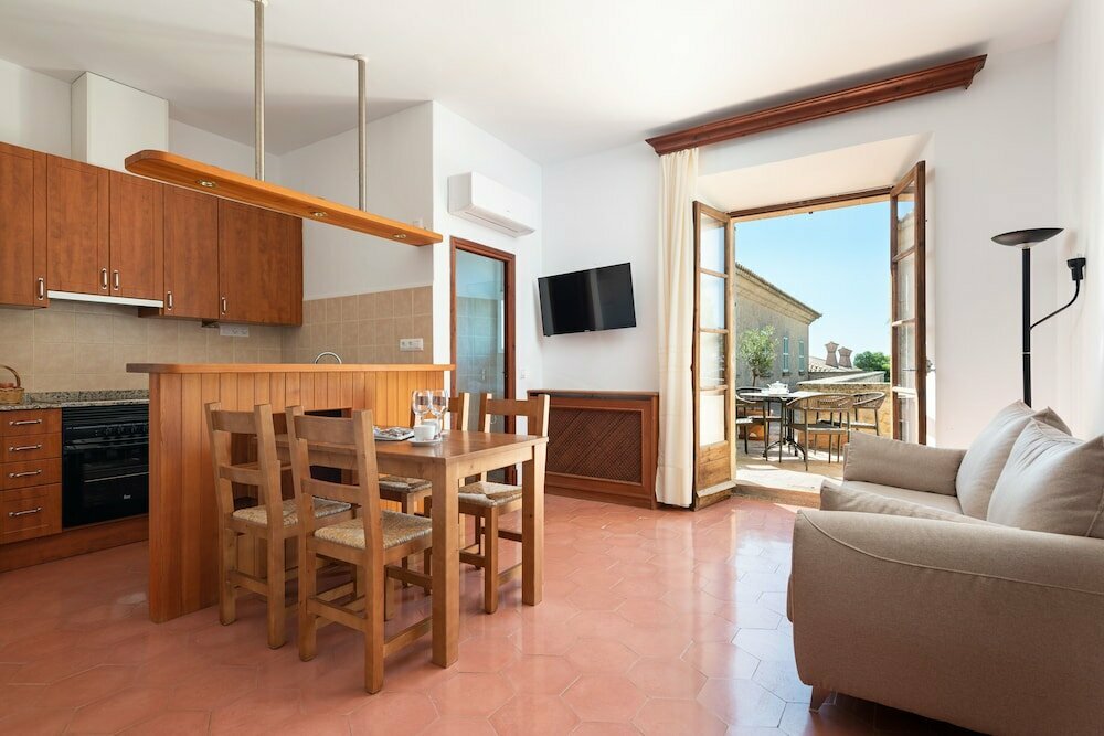 Santuari de Cura · Petit Hotel i Restaurant