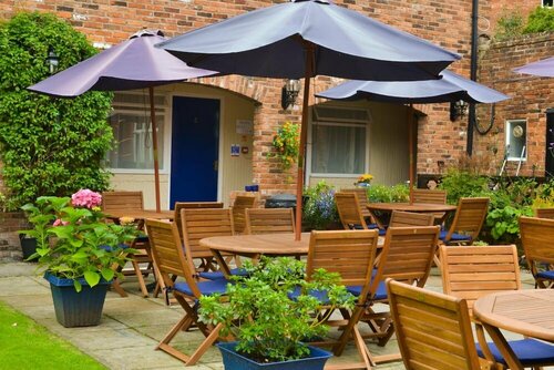 The Manor Guest House, Забронировать Гостевой дом Чедл Стаффордшир