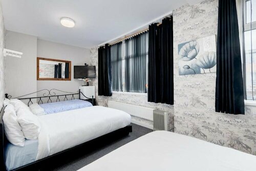 Derwent Holiday Hotel, Забронировать Отель Блэкпул Ланкашир, рядом с Стадион футбольного клуба «Блэкпул»