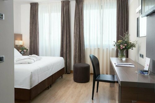 Hotel Omnia, Забронировать Отель Новента-ди-Пьяве Венето, рядом с Аутлет-центр Noventa di Piave Designer Outlet