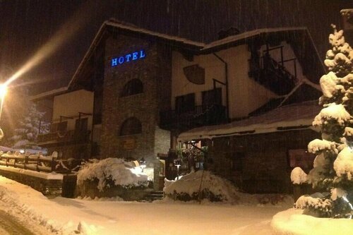 Hotel Chalet La Meridiana, Забронировать Шале Отели Сен-Пьер с парковкой, Парковка