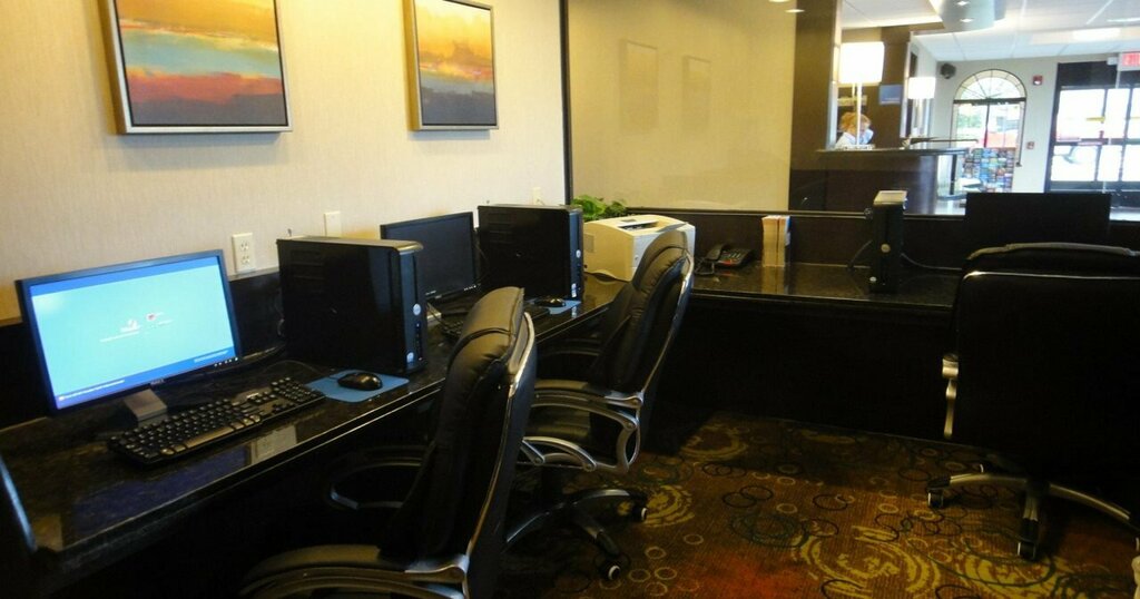 Holiday Inn Express & Suites
