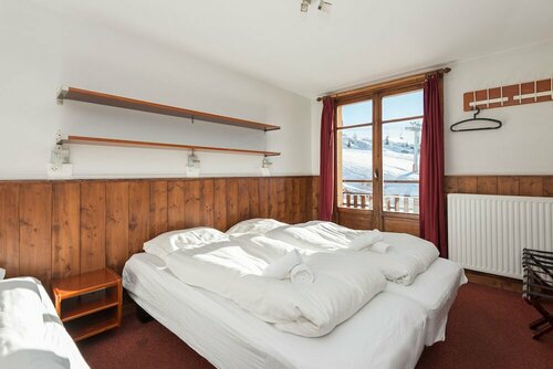 Klubhotel Le Refuge by Skinetworks, Book Hotel Hoteller i Rhône-Alps med parkering, Parkering