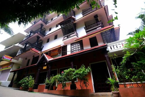 OYO 2501 Kailas Holiday Inn Kovalam, Забронировать Отель Отели Ковалам с парковкой, рядом с Отель Bethsaida Hermitage, Парковка