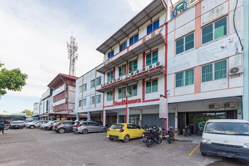 RedDoorz Plus near Kepri Mall, Book Hotel Batam Center Batam