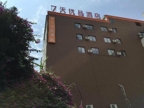 7 Days Premium Guangyi Magic West Road Branch, Book Hotel Xingyi Guizhou