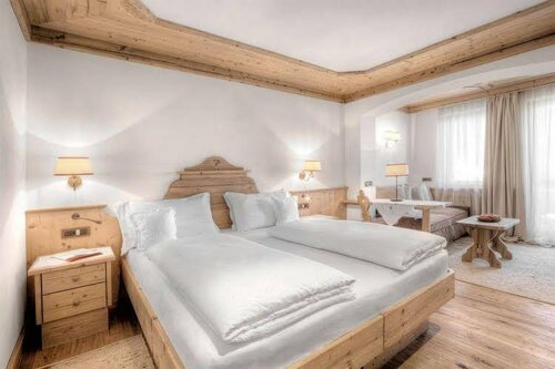 Astor Suites B&B, Забронировать Отель СПА-отели Сельва-ди-Валь-Гардена, рядом с Risaccia II, SPA-услуги