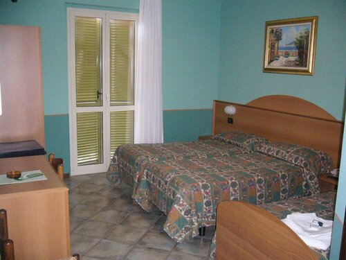 Hotel Azalea, Забронировать Отель Лавено Provincia di Varese