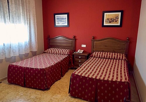Hotel Restaurante Dama de Baza, Забронировать Отель Баса Granada Province