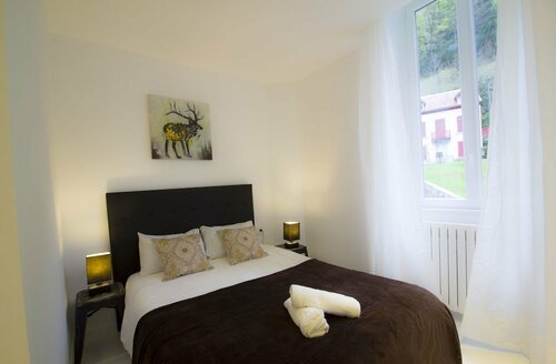 Auberge La Caverne, Book Hostel Hostels in Pyrenees National Park, Hostel