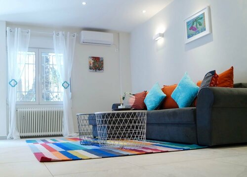 Lovely-Bright Apt - Hilton Hotel Area, Забронировать Отель Отели Афины 3 звезды, рядом с Dexameni Square, 3*