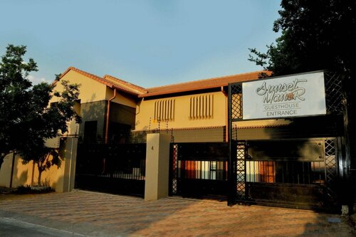 Sunset Manor Guest House, Забронировать Гостевой дом Почефструм Северо-Западная провинция, рядом с Музей президента Преториуса