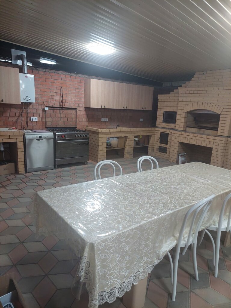 Kruglogodichnyy Teplyy basseyn