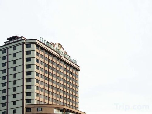 Borneo Royale Hotel, Забронировать Отель Тавау 