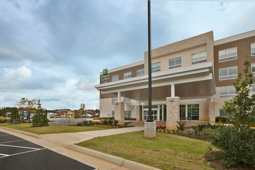Holiday Inn Express and Suites South Hill by IHG, Забронировать Отель Отели Саут-Хилл 3 звезды, 3*