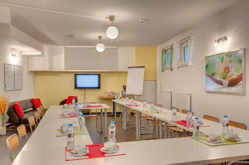 MEININGER Hotel Berlin Prenzlauer Berg, Rezervați Hotel Pankow Berlin, aproape de Volksbühne Berlin