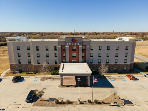 Flag Point Inn and Suites, Book Hotel Hoteller i Kansas med parkering, Parkering