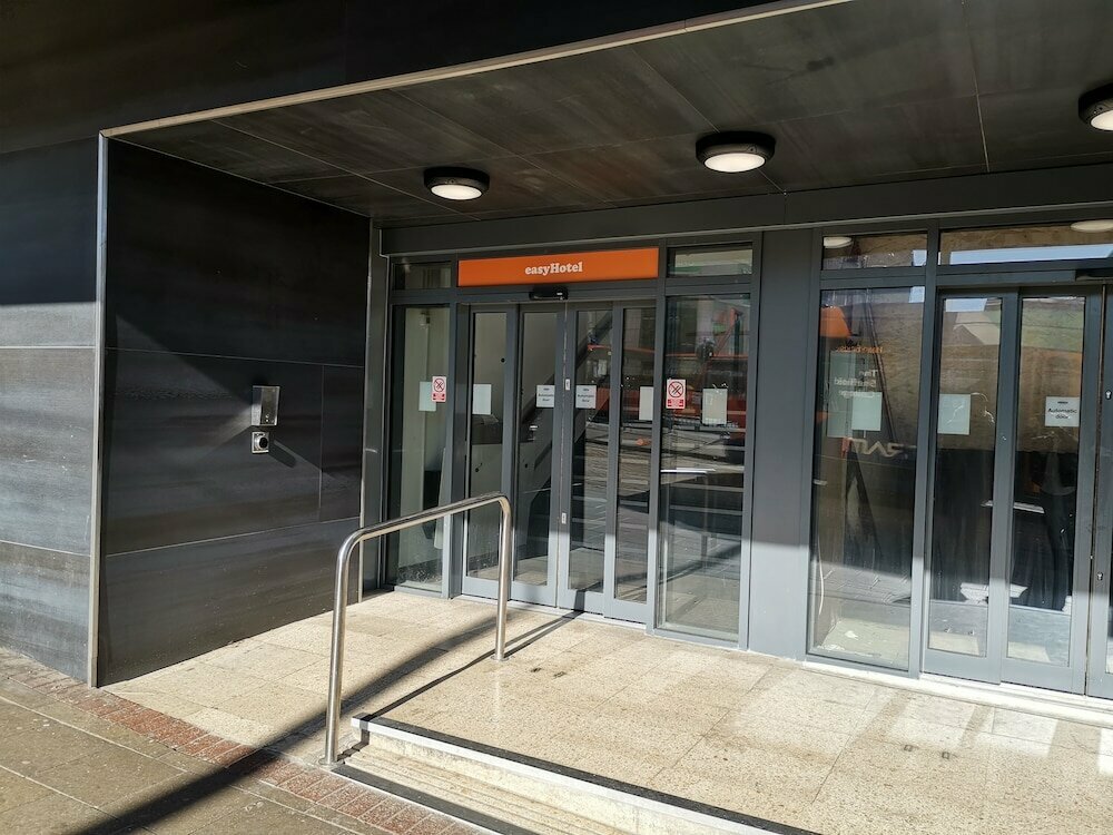 Easyhotel