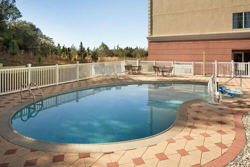Country Inn & Suites Crestview, Book Hotel Hoteller i Panhandle Florida med pool, Swimmingpool