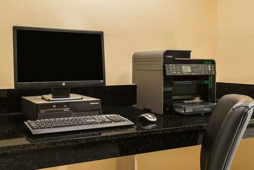 Days Inn & Suites by Wyndham Augusta Near Fort Eisenhower, Prenota Locanda Grovetown 