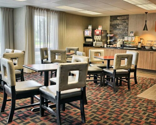 Comfort Inn Ruther Glen near Kings Dominion, Varaa Hotelli Ruther Glen Virginia