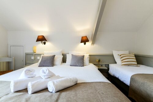 Logis Hôtel Etchemaïté, Забронировать Отель Отели French Basque Country с парковкой, Парковка