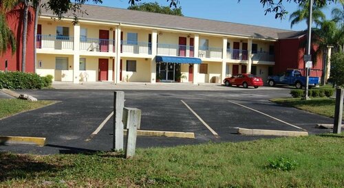 Lakeview Inn & Suites Okeechobee, Забронировать Отель Отели Окичоби с парковкой, Парковка