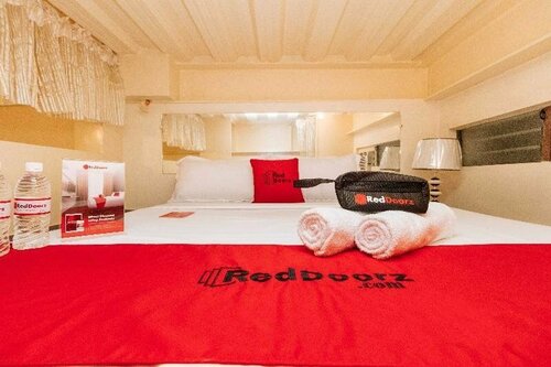 Reddoorz Plus @ Rsg Legarda Manila