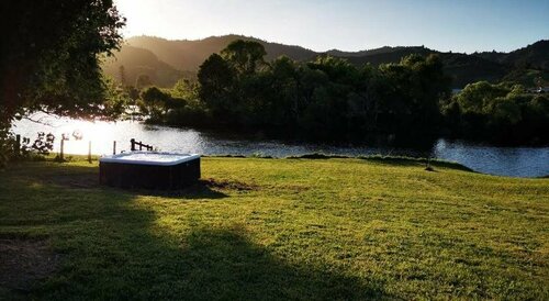 Hakarimata Lodge - Riverside Sanctuary, Забронировать Гостевой дом Хантли Вайкато