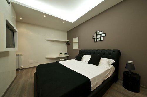 Roma Naif Rooms, Забронировать Отель Эур Рим, рядом с Больница Сан-Джованни