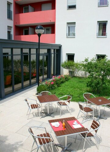 Odalys City Apart'hotel Bioparc Lyon Est, Rezerwuj Hotel Hotele w Owernia z parkingiem, Parking