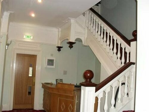 The Lawn Hotel, Book Hotel Reading Berkshire