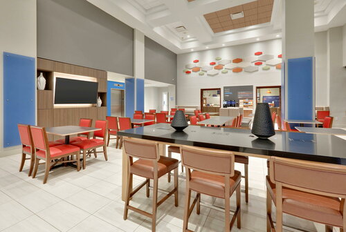 Holiday Inn Express & Suites Irving Conv Ctr - Las Colinas by IHG, Забронировать Отель Отели Dallas - Fort Worth Metropolitan Area с парковкой, Парковка