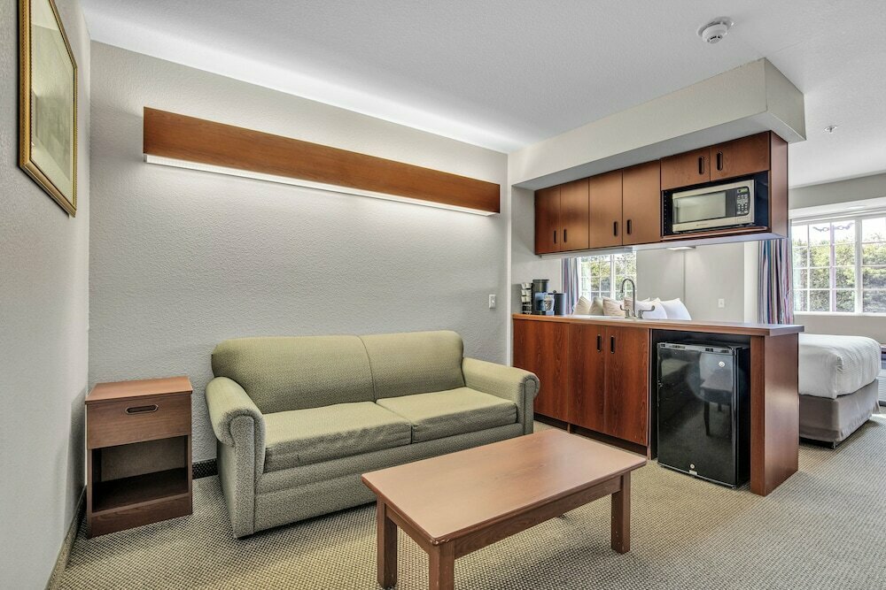 Microtel Inn & Suites