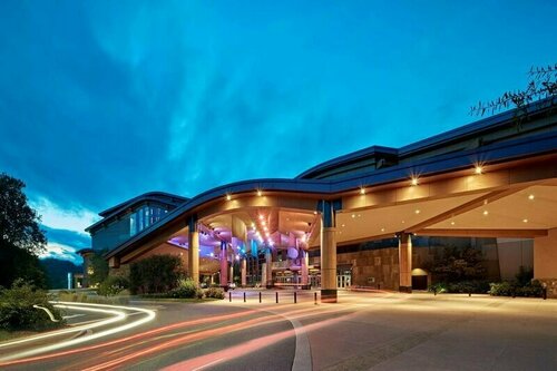 Harrahs Cherokee Casino Resort - A Caesars Rewards Destination, Забронировать Отель Отели Чероки с парковкой, Парковка