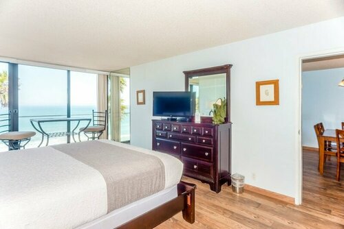 Capri by the Sea by All Seasons Resort Lodging, Забронировать Курортный отель Пасифик-Бич , рядом с The Promenade at Pacific Beach