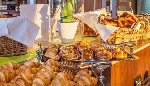Crowne Plaza Frankfurt Congress Hotel by IHG, Забронировать Отель Schwanheim Франкфурт-на-Майне, рядом с Франкфуртский гольф-клуб