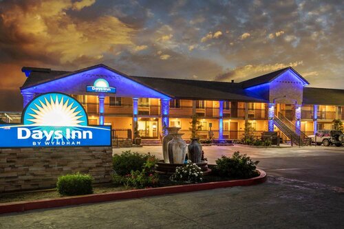 Days Inn by Wyndham Galt - Elk Grove South, Забронировать Мини-отель Гальт 