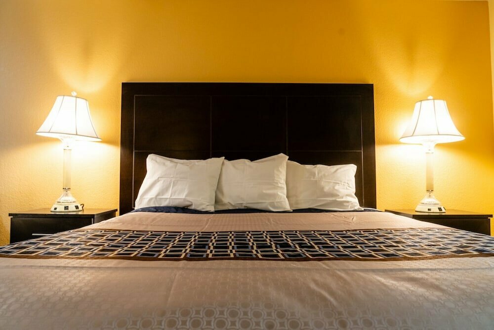 Rodeway Inn & Suites