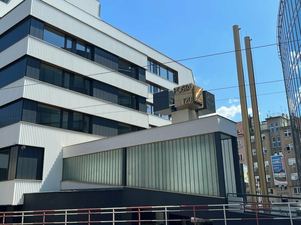 Post 120 Suites