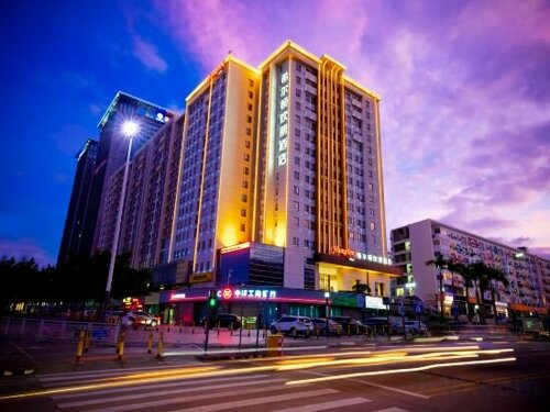 Hampton by Hilton Shenzhen Baoan Stadium, Забронировать Отель Отели Баоань с бассейном, Бассейн
