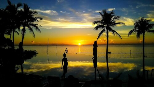 The Moon Beach Museum Resort, Prenota Resort Onna 