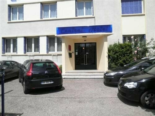 Central Hôtel, Забронировать Отель Сен-Приест Rhône