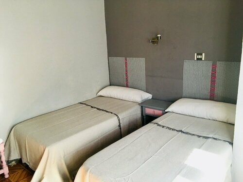 Hostal Tropical, Забронировать Хостел Мотриль Коста-Тропикаль