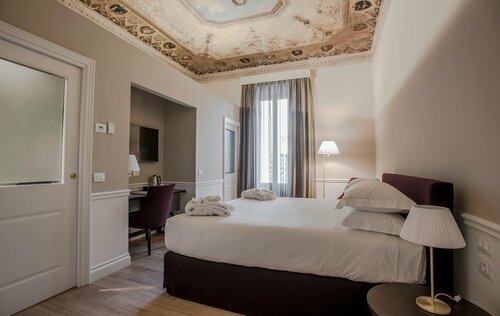 Palazzo Castri 1874 Spa & Garden, Забронировать Курортный отель Отели Флоренции с бассейном, рядом с Базилика Санта-Кроче, Бассейн